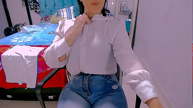 BitterMomXxx live sex cam