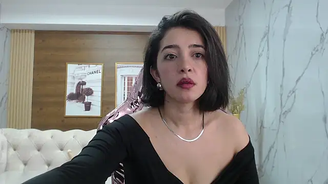 sara_lopez_s (F young) - Squirt a river in your face!