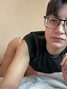 faiiryarii (F young) - 5 deep squats over cam