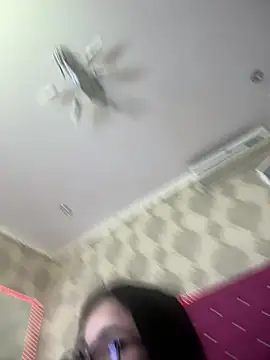 Webcam Model (GiaGlaze) is live