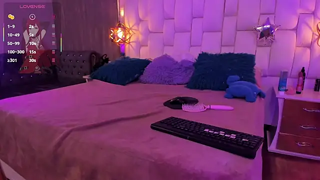 Foxxy_Doll live sex cam