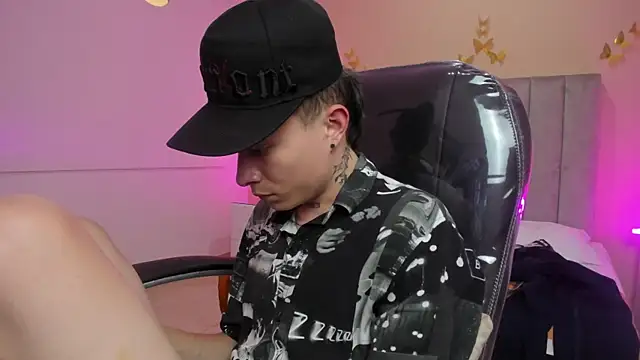 nascary_fox (M twink) - cum public