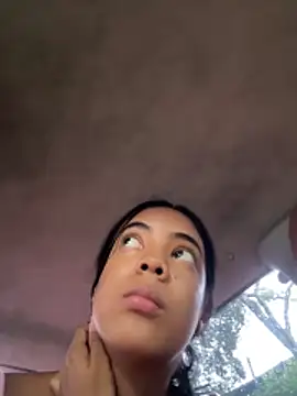 NAUGHTY_LITTLE_18 webcam