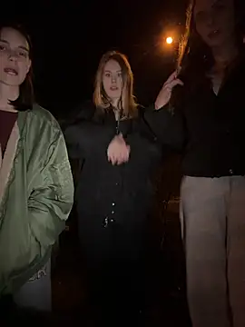 mariid (Ask my age) - 😈KATY AND MONICE KISS😈