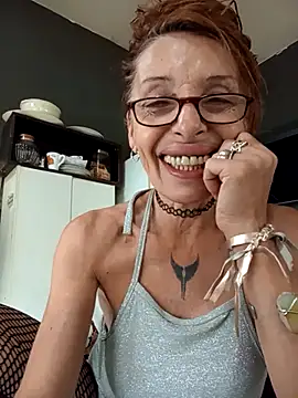 Webcam Model (FrozenWaffle) is live