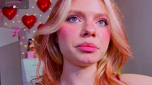 red__candy (F young) - Handbra + nipples through fingers