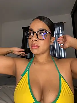 trianawhite (F young) - Bra off♥️