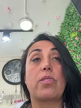 Webcam Model (hotadhara01) is live