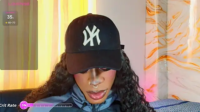 EbonyHansNight webcam