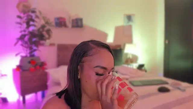 yarirose - YariRose's free webcam - UK Sex Cams