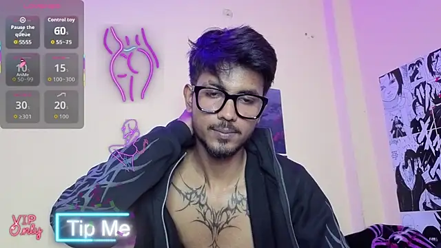 just_fucks (M twink) - remove tshirt till end