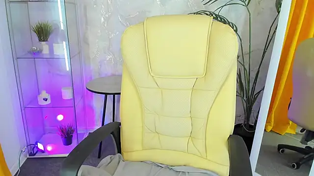 lika_0ne (F young) - show naked