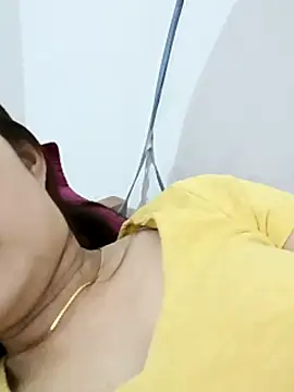 Webcam Model (-Dumi-)  is live.Free join now!