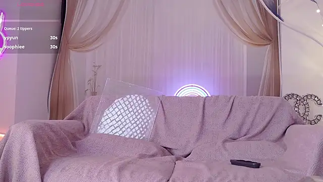 nidekikibabe-202... Live Webcam on Stripchat