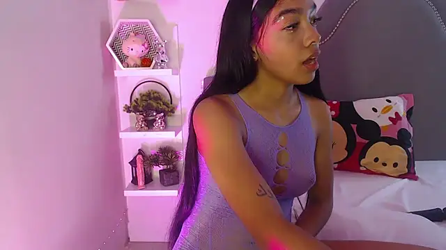 pocahontamoon live cam profile