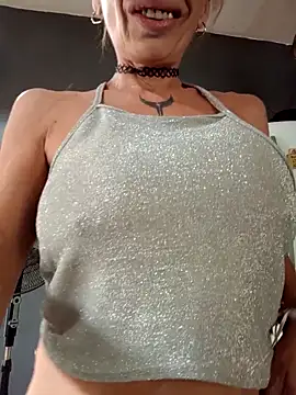 Webcam Model (FrozenWaffle)  is live.Free join now!