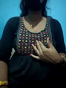 Webcam Model (Sexyradha_) is live