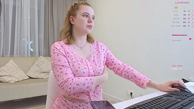 lovly_bambi (F young) - 10 slap tits