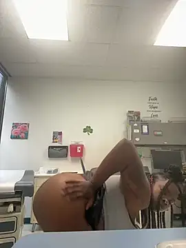 Webcam Model (WassamSavage)  is live.Free join now!