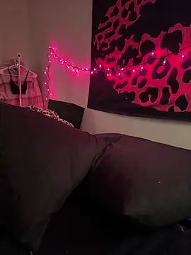 Webcam Model (Sashabbay) is live