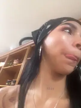 LauraAristizabal live sex cam