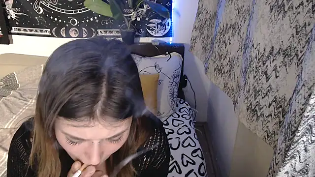 AlienforTwenty live sex cam