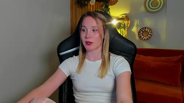 elaravoltage - ElaraVoltage's free webcam - UK Sex Cams