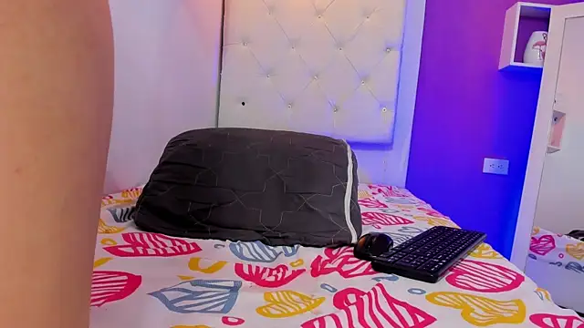 curly_temptation - Curly_temptation's free webcam - UK Sex Cams