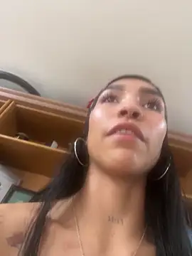 LauraAristizabal live sex cam