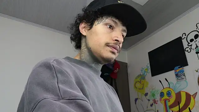 trieone - Trieone's free webcam - UK Sex Cams