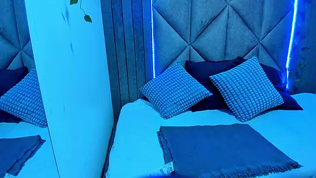 Yaraviper__ webcam stripchat model stream image