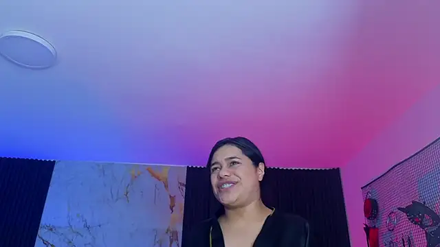 issafoxx - Issafoxx's free webcam - UK Sex Cams