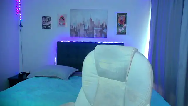 goth_minerva (T teen) - kiss u