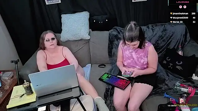 Bella_and_Marie webcam