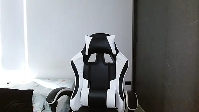 scarleth_xue (F milf) - Control lovense x 5 min