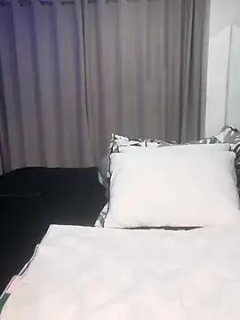 cutehoney92 (F young) - Help get toys