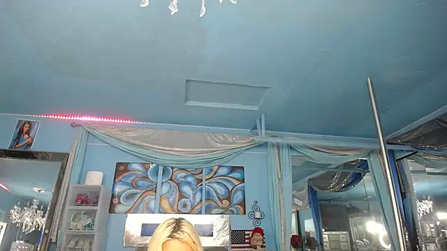 adrianna_fox - ADRIANNA_FOX's free webcam - UK Sex Cams