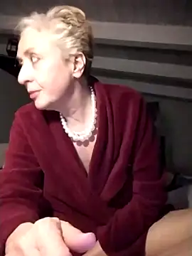 divinaerotica Live Webcam on Stripchat