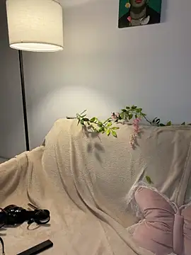 Webcam Model (AyanaLys) is live