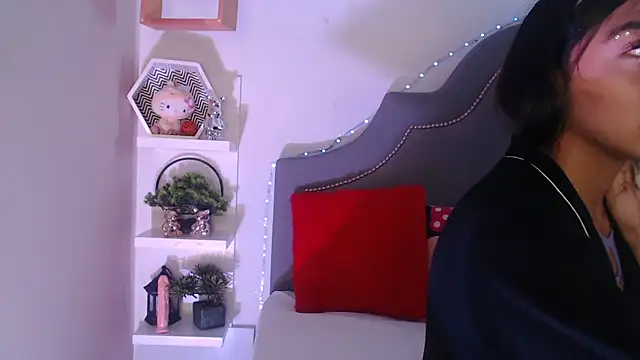 pocahontamoon live sex cam