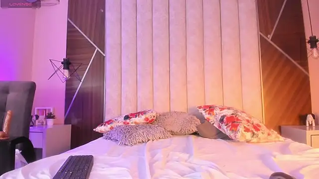 CAROLYNFOSTER live sex cam