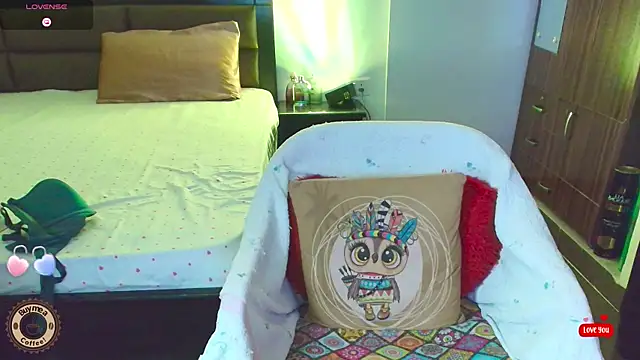 Yara-143 live sex cam