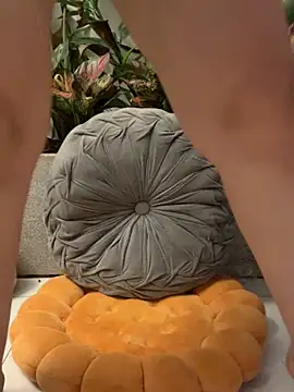 maly_nya (F teen) - Orgasm and squirt 💧👅👅