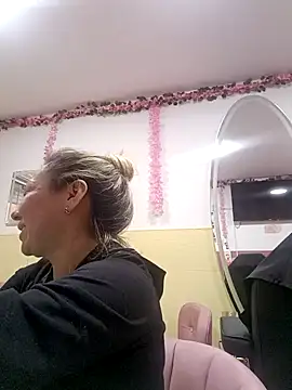 Webcam Model (coral_smitth) is live