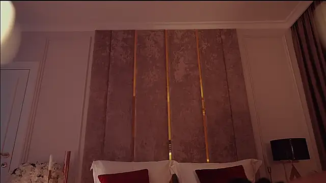 MilaDYstarlight live sex cam