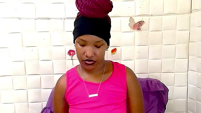 eroticsexyprada - EroticSexyPrada's free webcam - UK Sex Cams