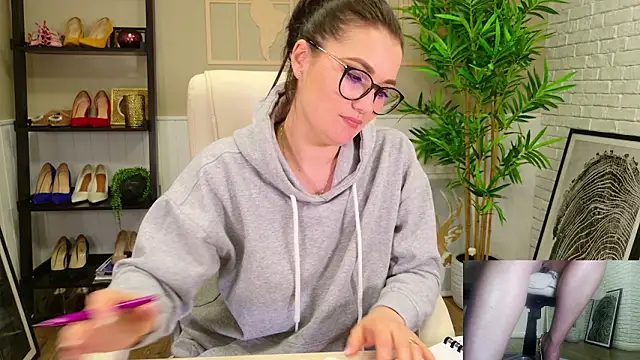 selinesole - SelineSole's free webcam - UK Sex Cams