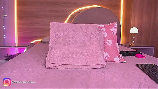 danna_berlin_ - Danna_berlin_'s free webcam - UK Sex Cams