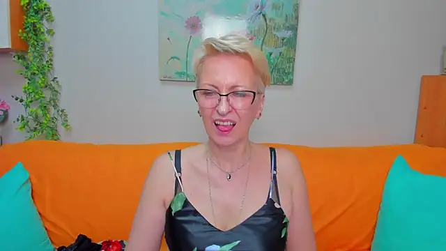 iamyourdream89 - Iamyourdream89's free webcam - UK Sex Cams