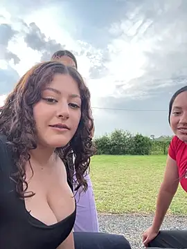 Amber_rosse_outdoors